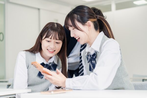 辻元舞がディレクターを務めるファッションブランドI'm in（アイムイン